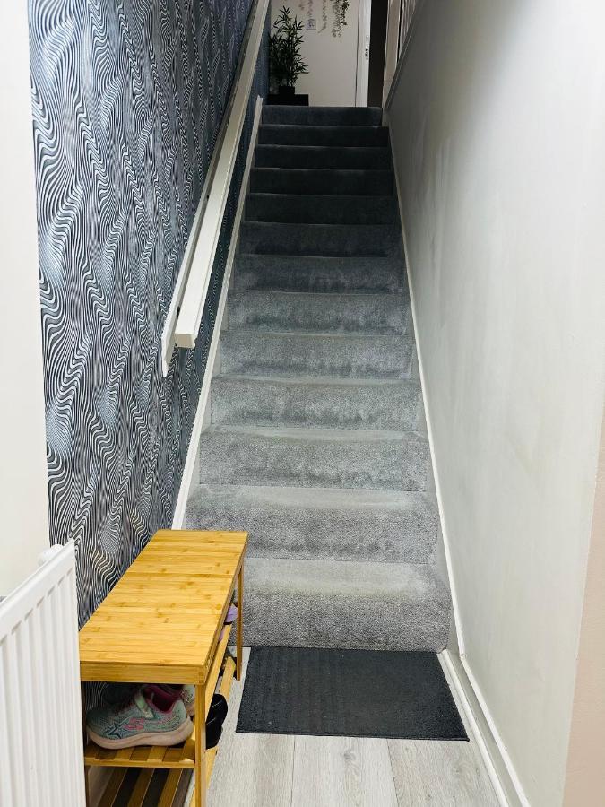 Modern 3 Bed Villa With Free Parking And Garden Close To City Center And Edinburgh Airport Εξωτερικό φωτογραφία